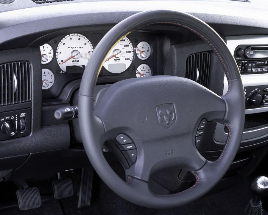  Dodge Ram SRT10 Concept 2002 года  (фото 8 из 8)